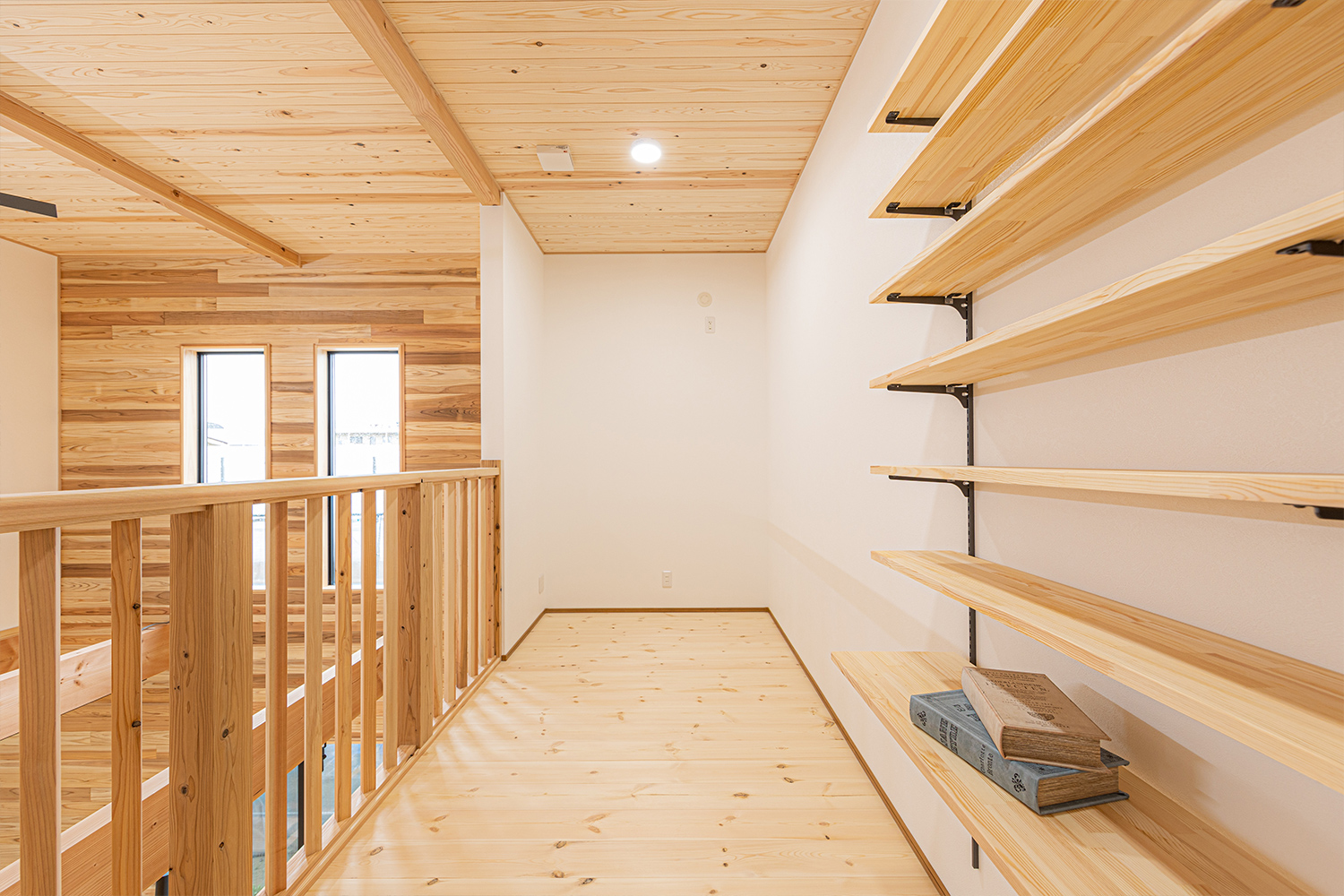 和歌山市 新築 木の家 造り付け本棚